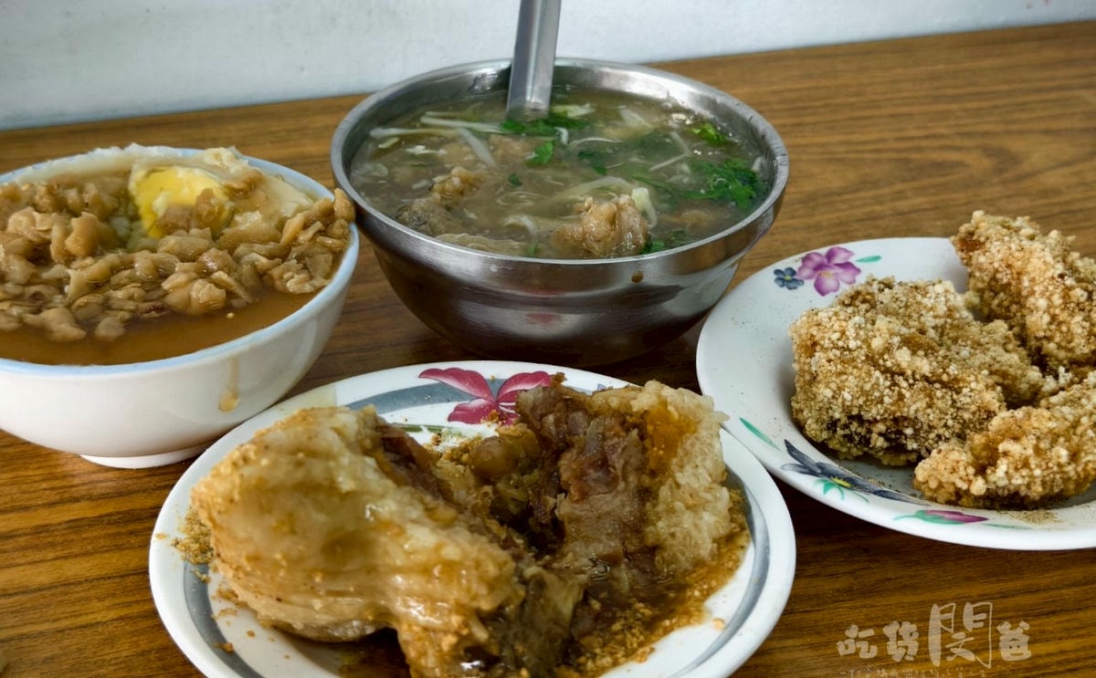 古早味土魠魚碗粿|高雄前鎮,炸魚超讚!肉粽碗粿Q彈,肉羹口感更是討喜! - 第2張圖 古早味土魠魚碗粿|高雄前鎮,炸魚超讚!肉粽碗粿Q彈,肉羹口感更是討喜!