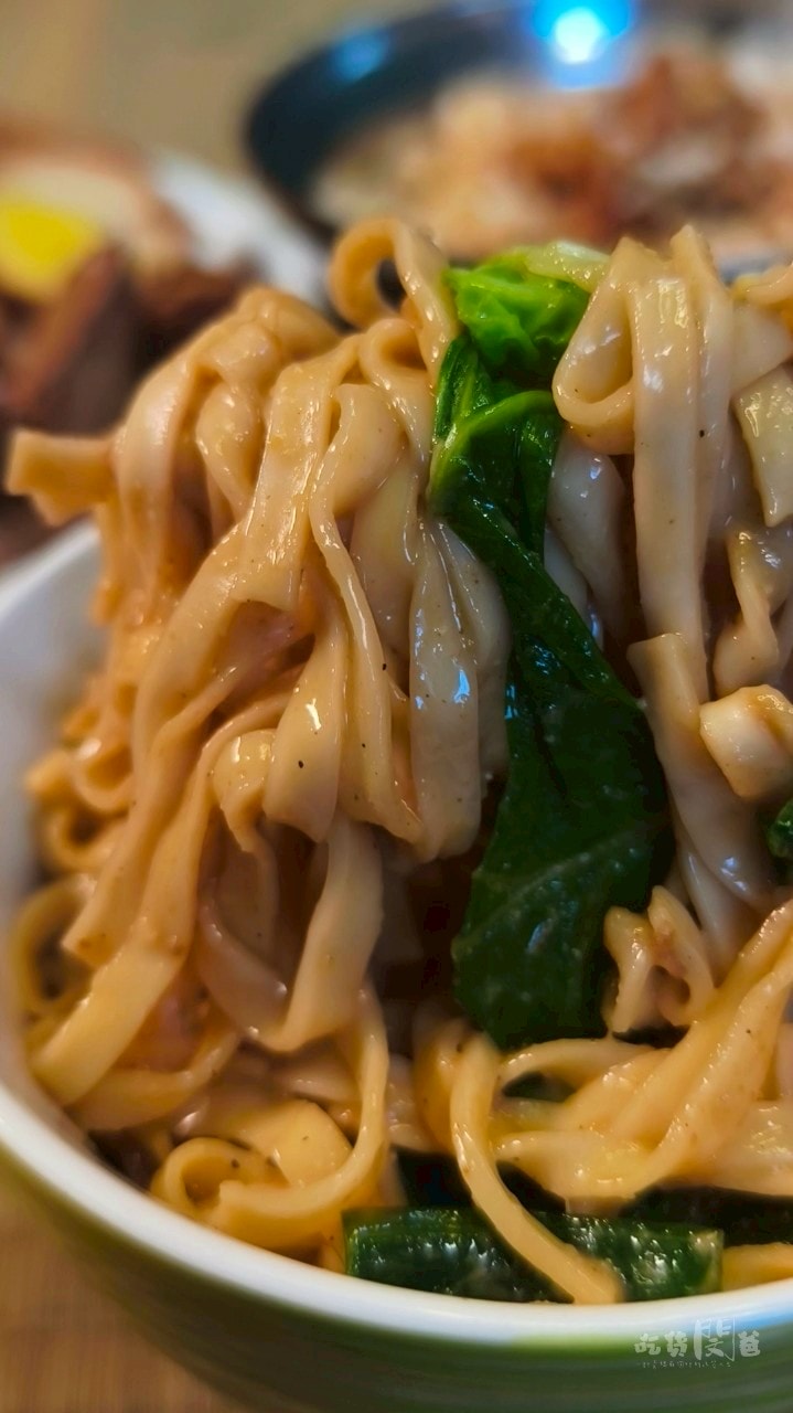 哈爾濱街陽春麵飯｜高雄三民｜後驛最強滷味！超佛心麵店，飯麵涮嘴！滷味秒殺！