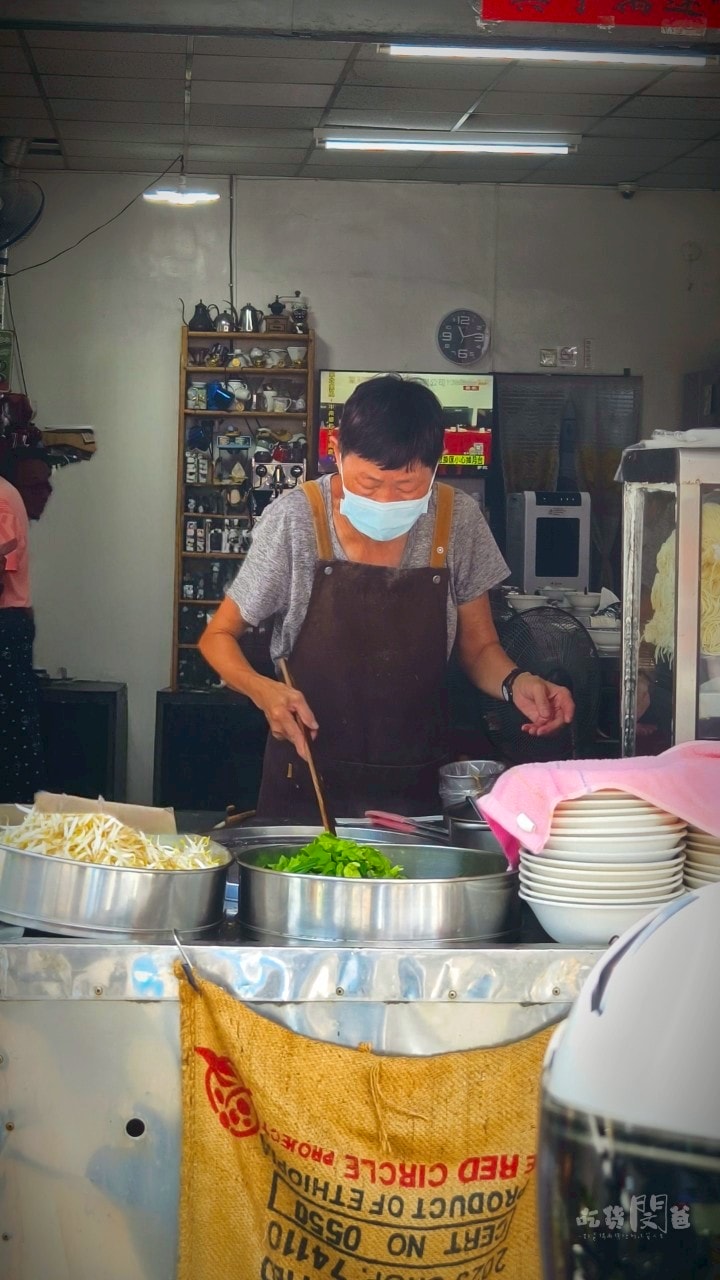 哈爾濱街陽春麵飯｜高雄三民｜後驛最強滷味！超佛心麵店，飯麵涮嘴！滷味秒殺！