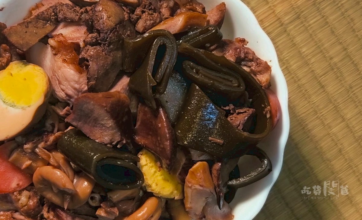 哈爾濱街陽春麵飯｜高雄三民｜後驛最強滷味！超佛心麵店，飯麵涮嘴！滷味秒殺！