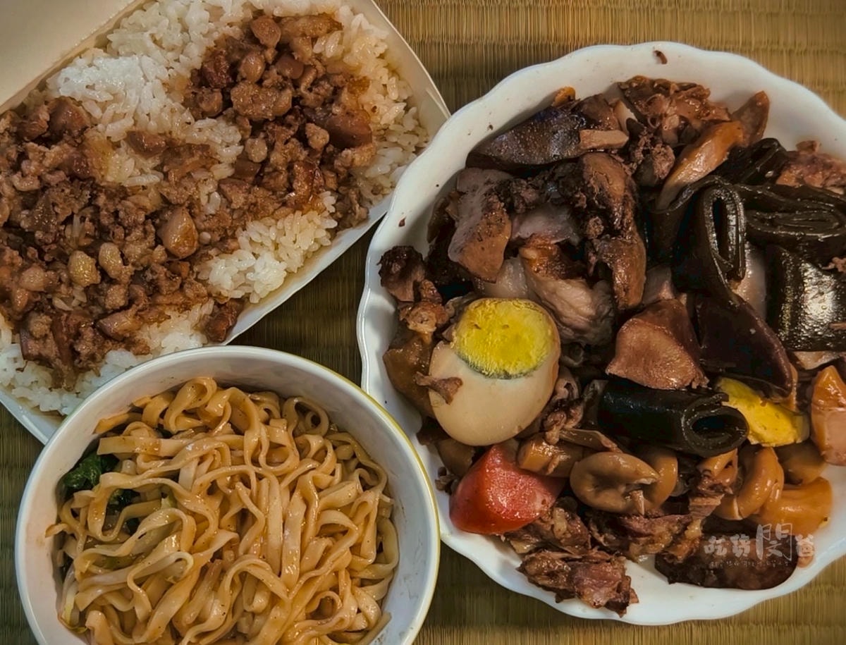 哈爾濱街陽春麵飯｜高雄三民｜後驛最強滷味！超佛心麵店，飯麵涮嘴！滷味秒殺！