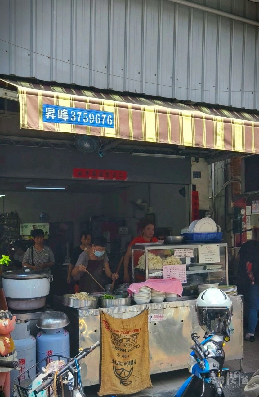 哈爾濱街陽春麵飯｜高雄三民｜後驛最強滷味！超佛心麵店，飯麵涮嘴！滷味秒殺！