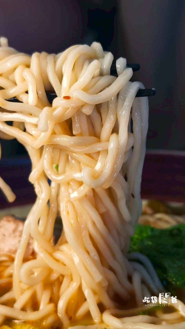 御麵館｜高雄前鎮｜地道四川麻辣麵、肥腸炸醬乾粉，不浮誇！包你一吃會愛上！