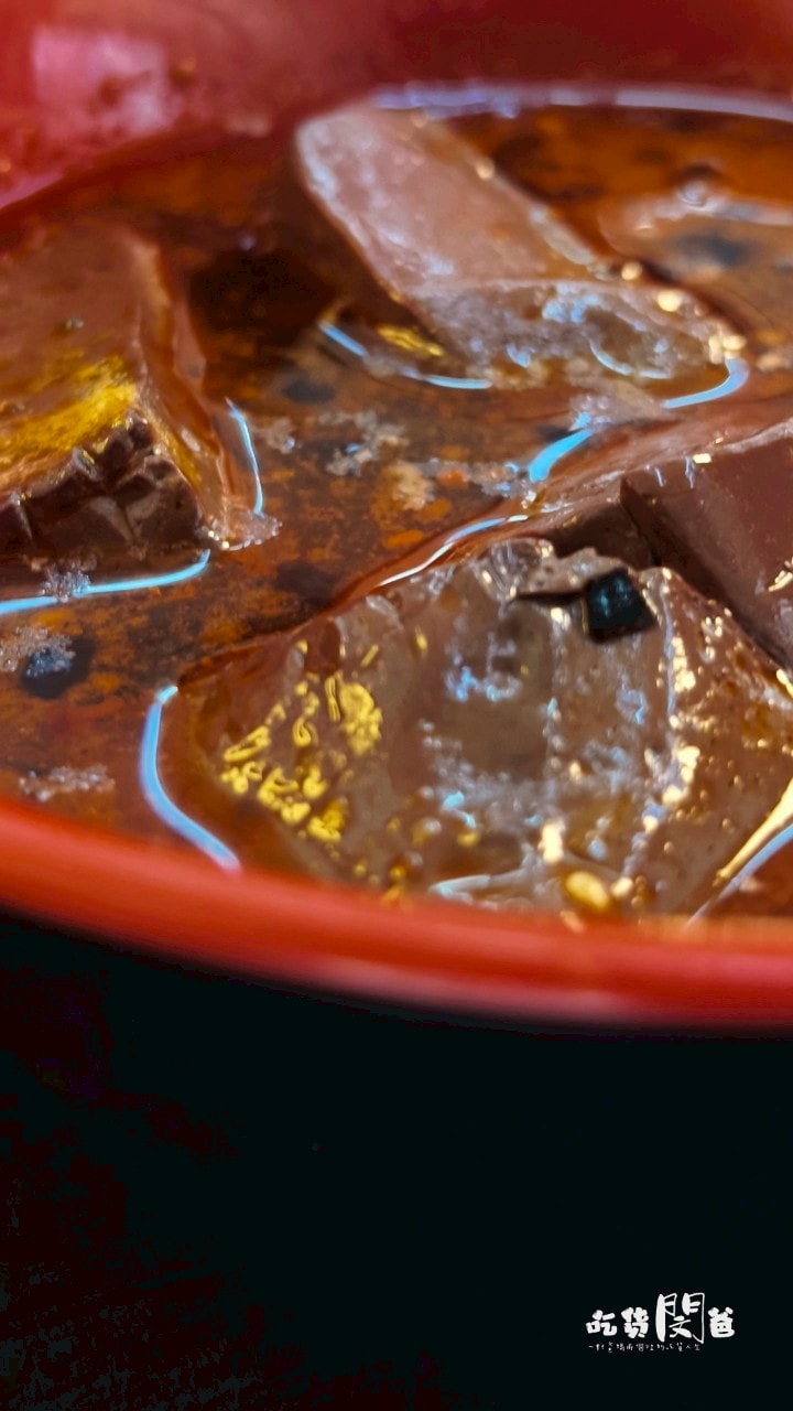 御麵館｜高雄前鎮｜地道四川麻辣麵、肥腸炸醬乾粉，不浮誇！包你一吃會愛上！