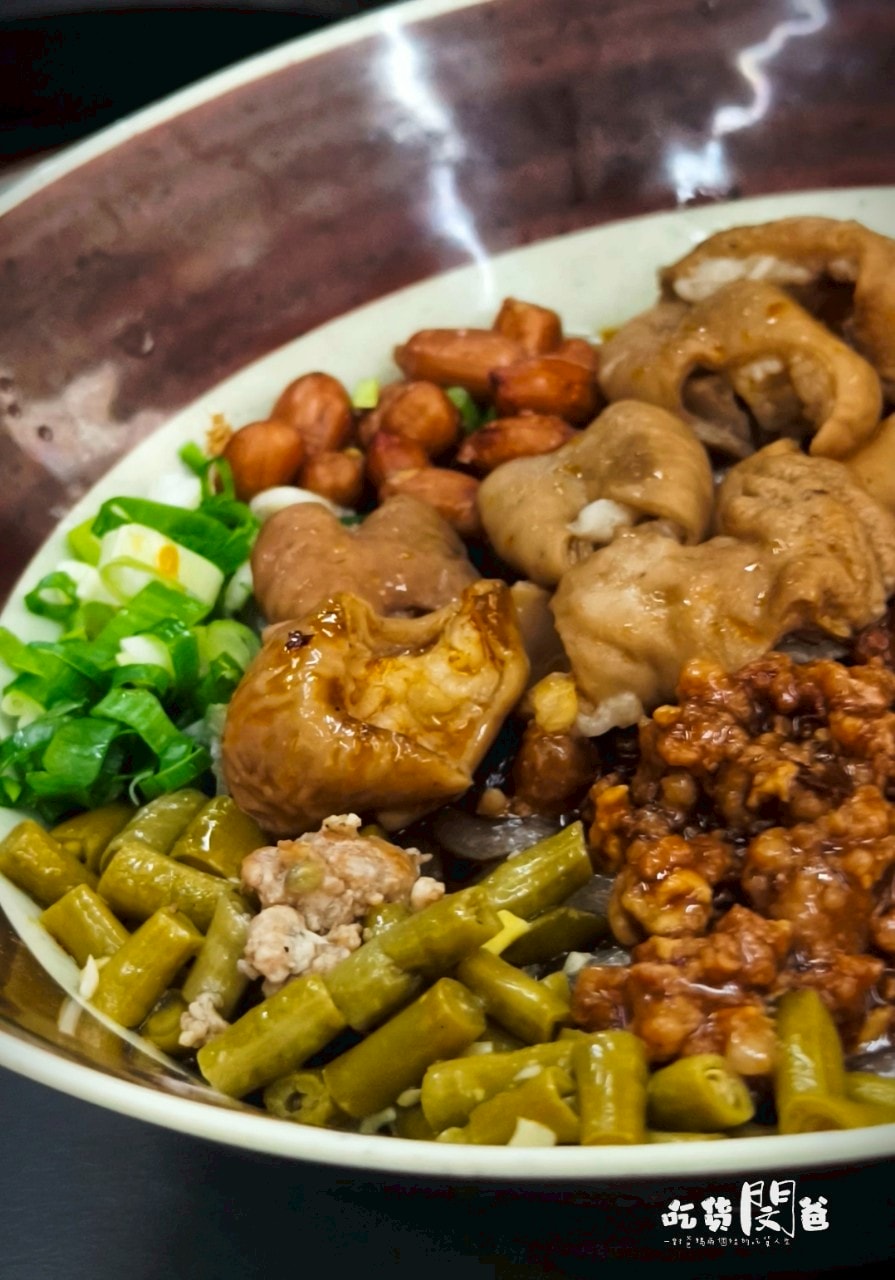 御麵館｜高雄前鎮｜地道四川麻辣麵、肥腸炸醬乾粉，不浮誇！包你一吃會愛上！