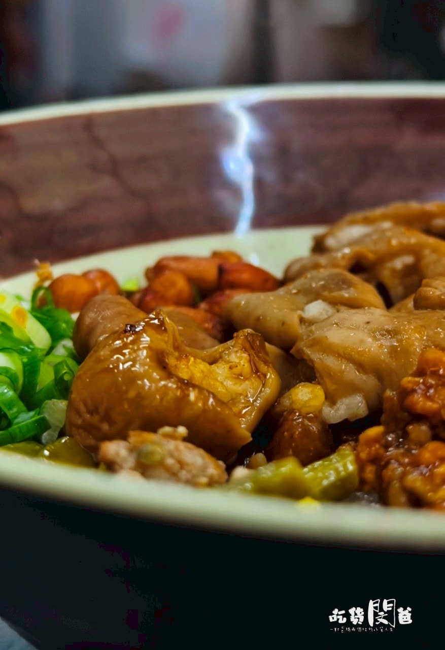 御麵館｜高雄前鎮｜地道四川麻辣麵、肥腸炸醬乾粉，不浮誇！包你一吃會愛上！