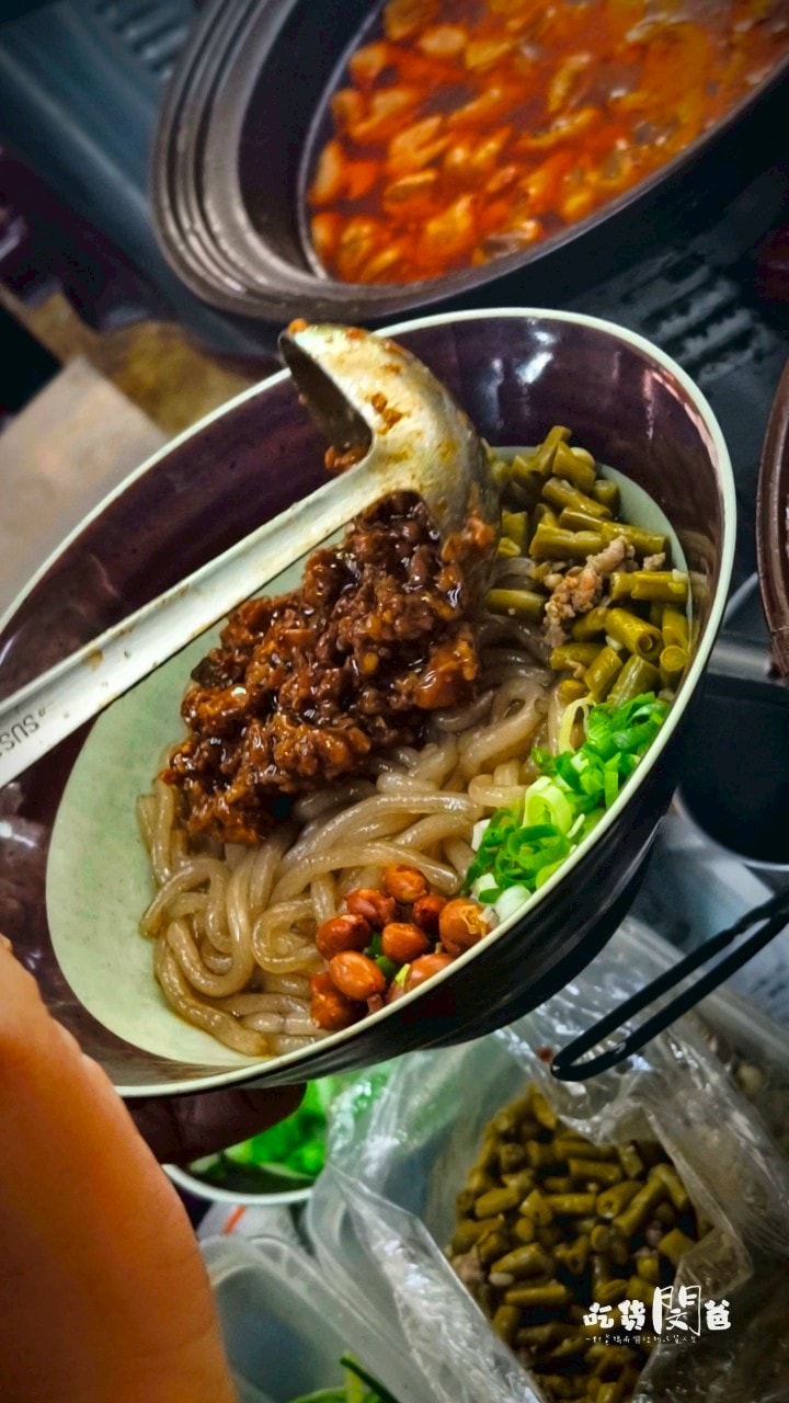 御麵館｜高雄前鎮｜地道四川麻辣麵、肥腸炸醬乾粉，不浮誇！包你一吃會愛上！
