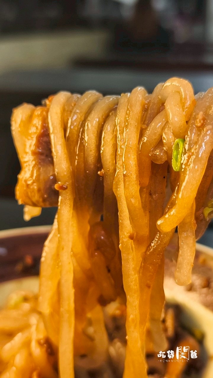 御麵館｜高雄前鎮｜地道四川麻辣麵、肥腸炸醬乾粉，不浮誇！包你一吃會愛上！