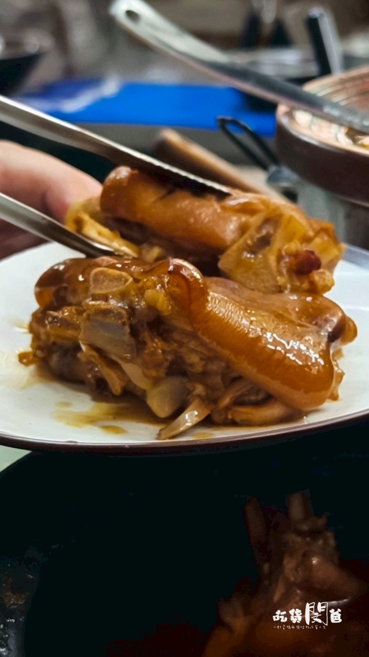 御麵館｜高雄前鎮｜地道四川麻辣麵、肥腸炸醬乾粉，不浮誇！包你一吃會愛上！