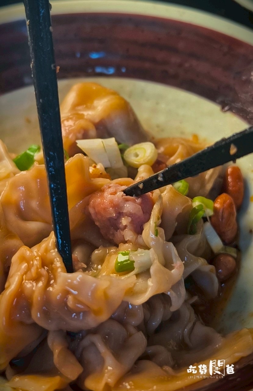御麵館｜高雄前鎮｜地道四川麻辣麵、肥腸炸醬乾粉，不浮誇！包你一吃會愛上！