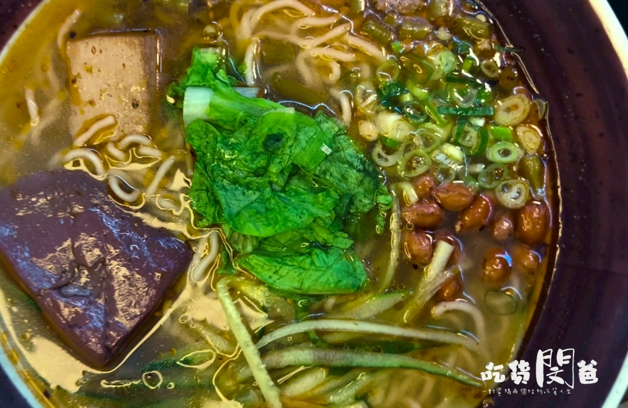 御麵館｜高雄前鎮｜地道四川麻辣麵、肥腸炸醬乾粉，不浮誇！包你一吃會愛上！