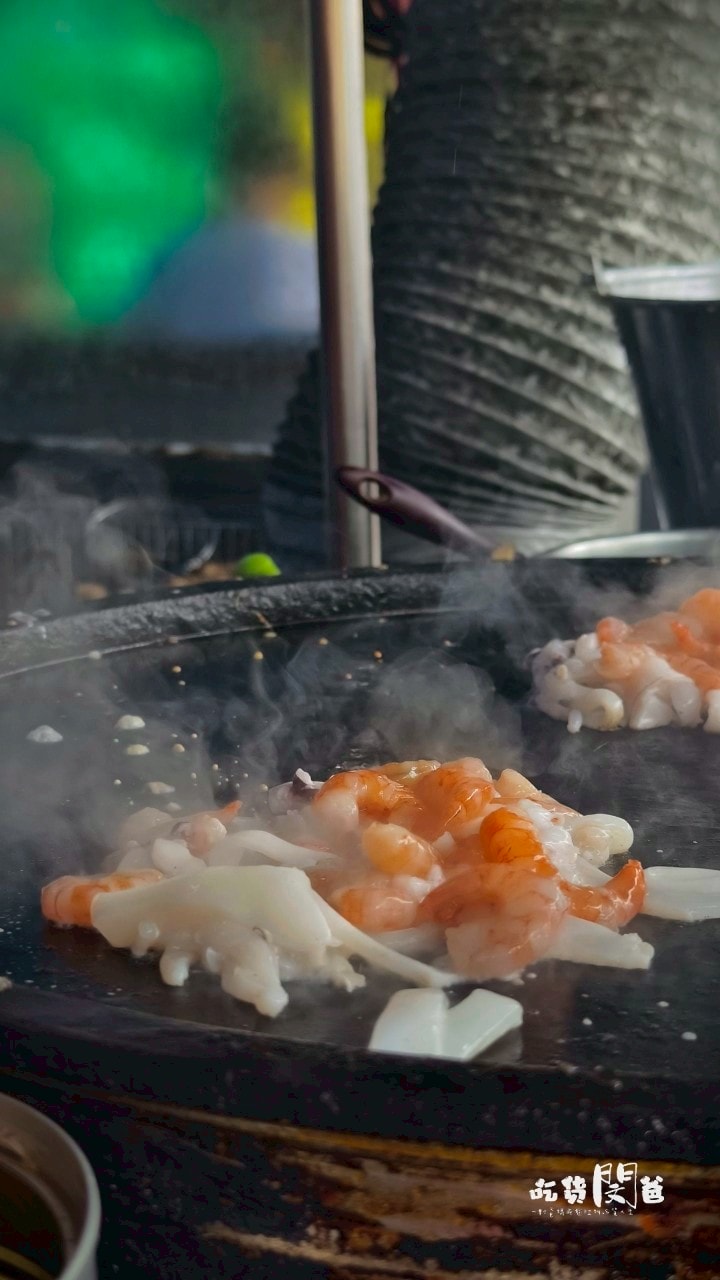 高雄鳳山|國泰花市隱藏版美食一次吃齊!霸氣蚵仔煎、麻辣關東煮、50元玉米,紅茶冰爽爽吃! - 第17張圖 高雄鳳山|國泰花市隱藏版美食一次吃齊!霸氣蚵仔煎、麻辣關東煮、50元玉米,紅茶冰爽爽吃!