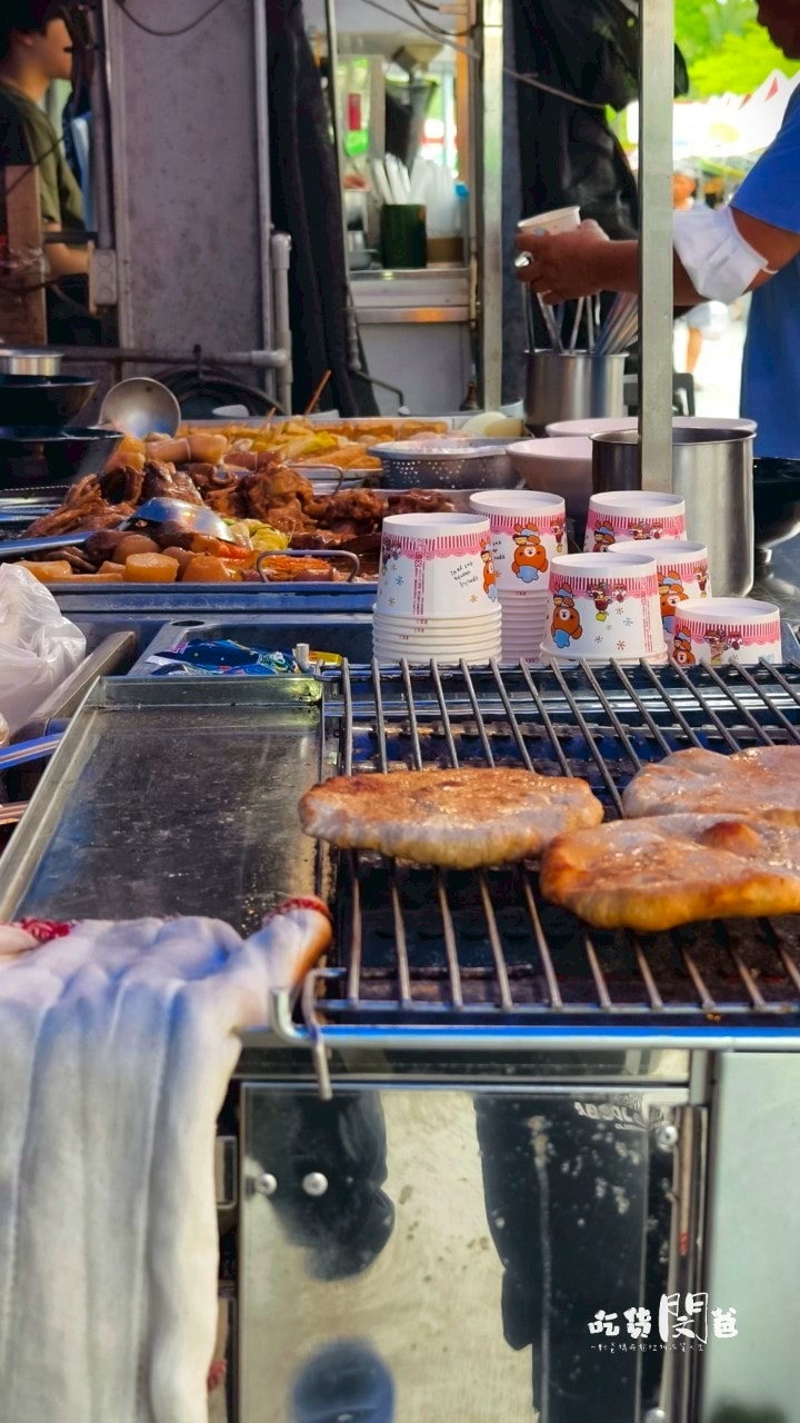 高雄鳳山|國泰花市隱藏版美食一次吃齊!霸氣蚵仔煎、麻辣關東煮、50元玉米,紅茶冰爽爽吃! - 第42張圖 高雄鳳山|國泰花市隱藏版美食一次吃齊!霸氣蚵仔煎、麻辣關東煮、50元玉米,紅茶冰爽爽吃!