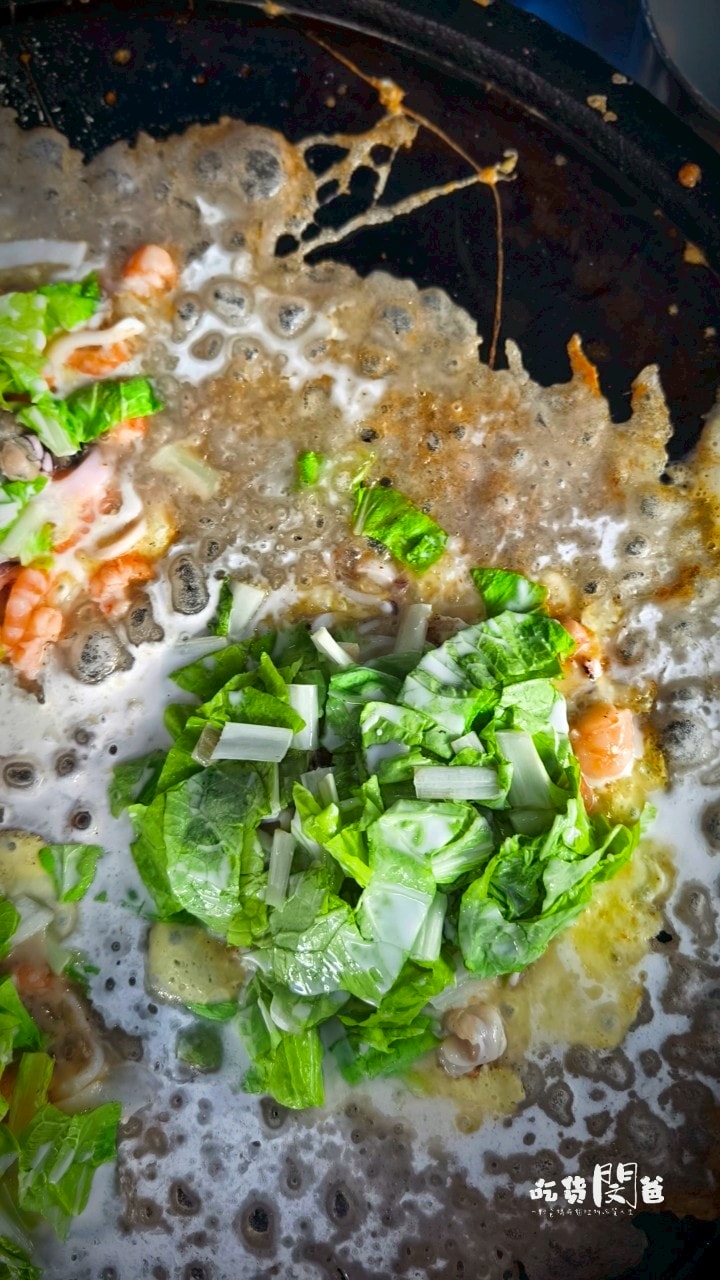 高雄鳳山|國泰花市隱藏版美食一次吃齊!霸氣蚵仔煎、麻辣關東煮、50元玉米,紅茶冰爽爽吃! - 第20張圖 高雄鳳山|國泰花市隱藏版美食一次吃齊!霸氣蚵仔煎、麻辣關東煮、50元玉米,紅茶冰爽爽吃!