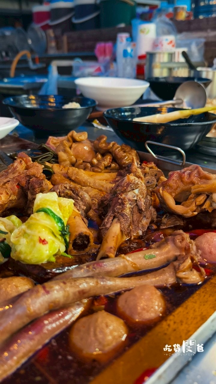 高雄鳳山|國泰花市隱藏版美食一次吃齊!霸氣蚵仔煎、麻辣關東煮、50元玉米,紅茶冰爽爽吃! - 第30張圖 高雄鳳山|國泰花市隱藏版美食一次吃齊!霸氣蚵仔煎、麻辣關東煮、50元玉米,紅茶冰爽爽吃!