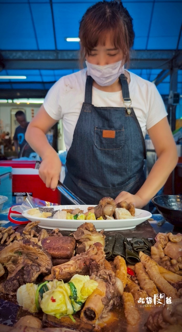 高雄鳳山|國泰花市隱藏版美食一次吃齊!霸氣蚵仔煎、麻辣關東煮、50元玉米,紅茶冰爽爽吃! - 第27張圖 高雄鳳山|國泰花市隱藏版美食一次吃齊!霸氣蚵仔煎、麻辣關東煮、50元玉米,紅茶冰爽爽吃!