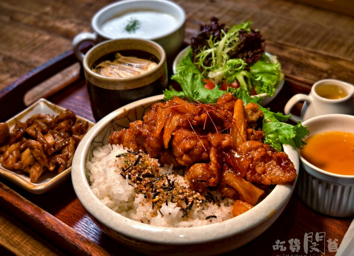 多一點咖啡文化店|高雄苓雅|僅此一間!紙包魚手路菜、霸王級美式大漢堡,一吃愛上! - 第13張圖 多一點咖啡文化店|高雄苓雅|僅此一間!紙包魚手路菜、霸王級美式大漢堡,一吃愛上!