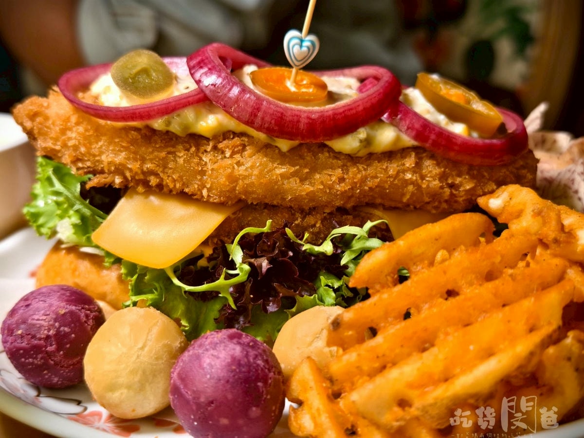 多一點咖啡文化店|高雄苓雅|僅此一間!紙包魚手路菜、霸王級美式大漢堡,一吃愛上! - 第24張圖 多一點咖啡文化店|高雄苓雅|僅此一間!紙包魚手路菜、霸王級美式大漢堡,一吃愛上!
