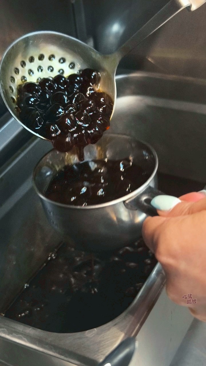 大麻紅茶冰鳳西店｜超扯！流沙爆漿厚片吐司爆好吃，再來杯紅茶冰超爽！