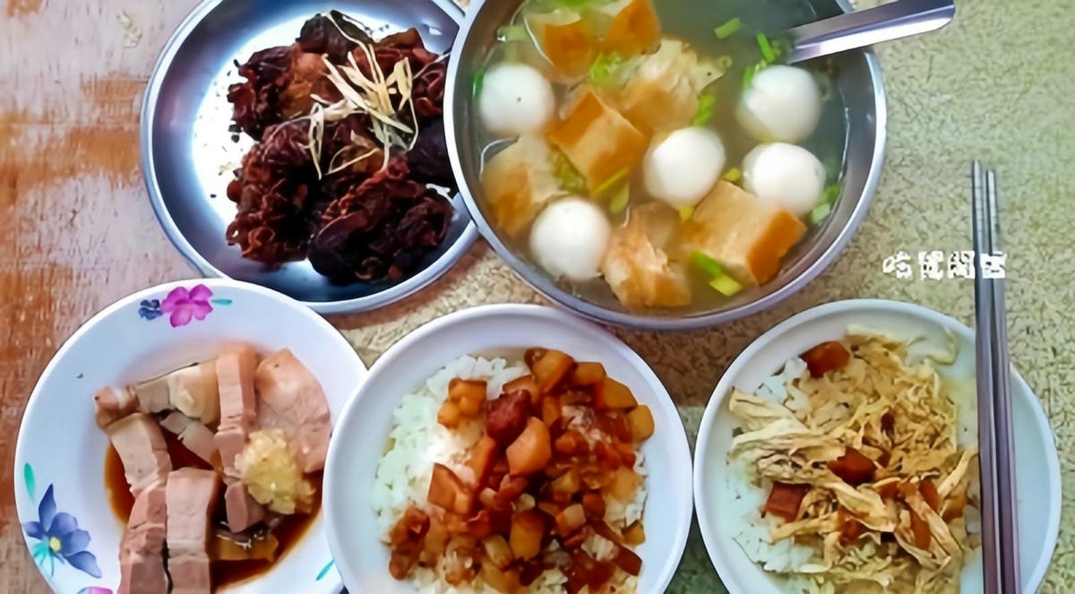 旺肉燥飯|高雄後驛老字號肉燥飯,必吃油條魚丸湯、滷豆腐、煎魚腸必點! - 第1張圖 旺肉燥飯|高雄後驛老字號肉燥飯,必吃油條魚丸湯、滷豆腐、煎魚腸必點!