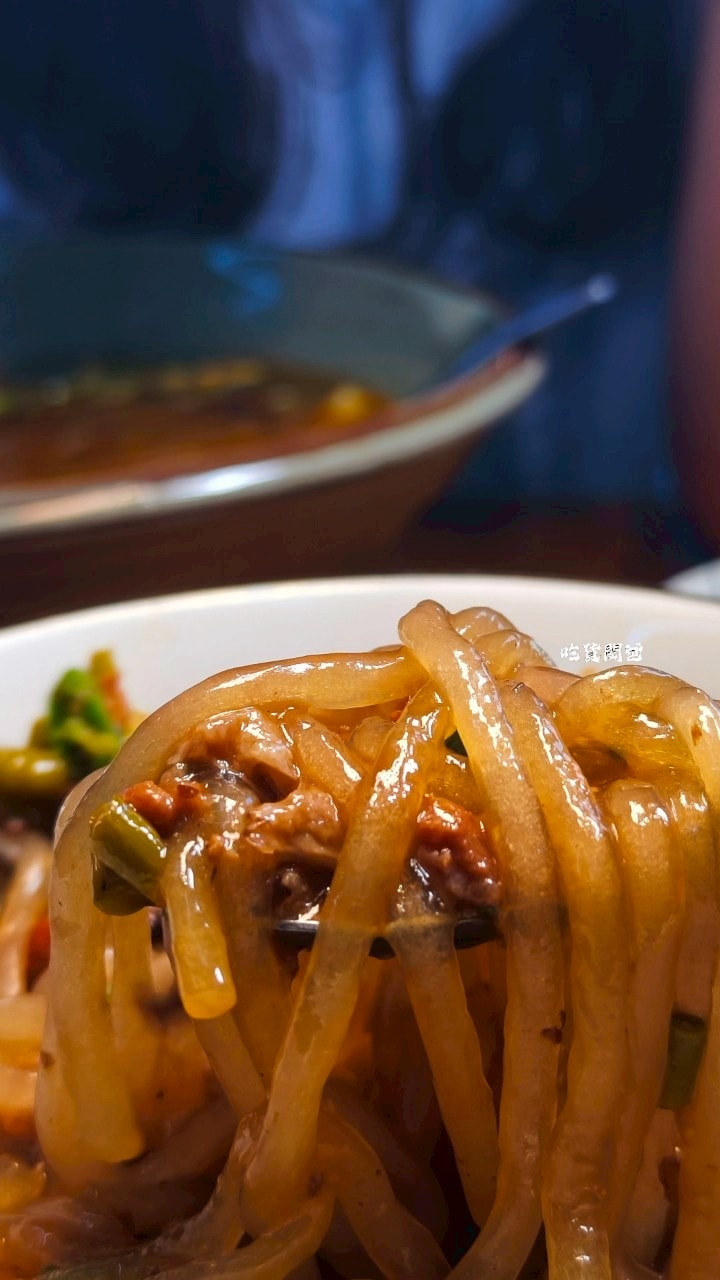 御麵館東港店|夠嗆!隱藏版小食堂,四川麻辣肥腸炸醬麵、酸辣乾粉夠勁必吃! - 第18張圖 御麵館東港店|夠嗆!隱藏版小食堂,四川麻辣肥腸炸醬麵、酸辣乾粉夠勁必吃!