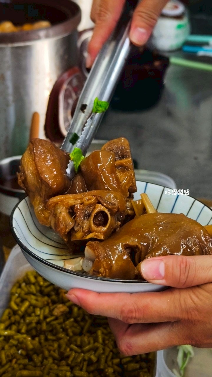 御麵館東港店|夠嗆!隱藏版小食堂,四川麻辣肥腸炸醬麵、酸辣乾粉夠勁必吃! - 第44張圖 御麵館東港店|夠嗆!隱藏版小食堂,四川麻辣肥腸炸醬麵、酸辣乾粉夠勁必吃!