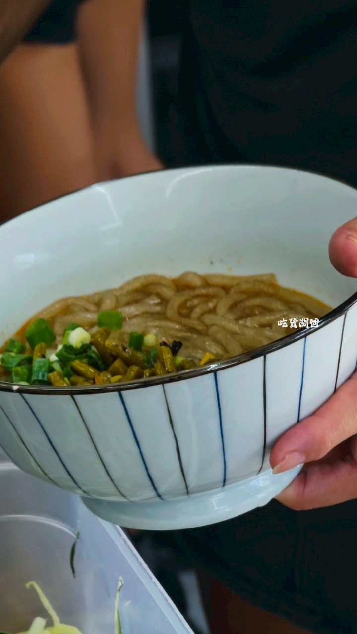 御麵館東港店|夠嗆!隱藏版小食堂,四川麻辣肥腸炸醬麵、酸辣乾粉夠勁必吃! - 第16張圖 御麵館東港店|夠嗆!隱藏版小食堂,四川麻辣肥腸炸醬麵、酸辣乾粉夠勁必吃!