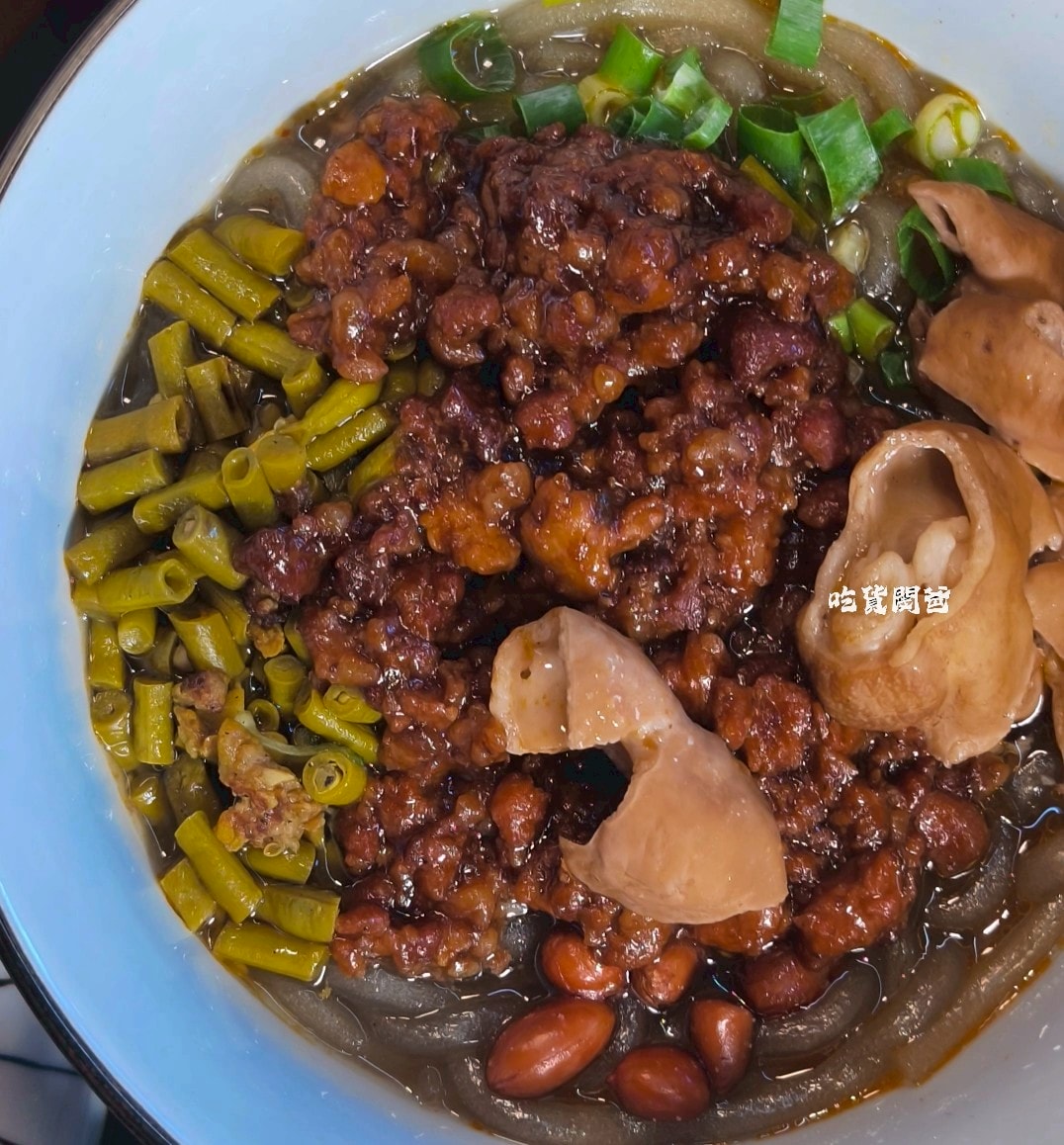 御麵館東港店|夠嗆!隱藏版小食堂,四川麻辣肥腸炸醬麵、酸辣乾粉夠勁必吃! - 第15張圖 御麵館東港店|夠嗆!隱藏版小食堂,四川麻辣肥腸炸醬麵、酸辣乾粉夠勁必吃!