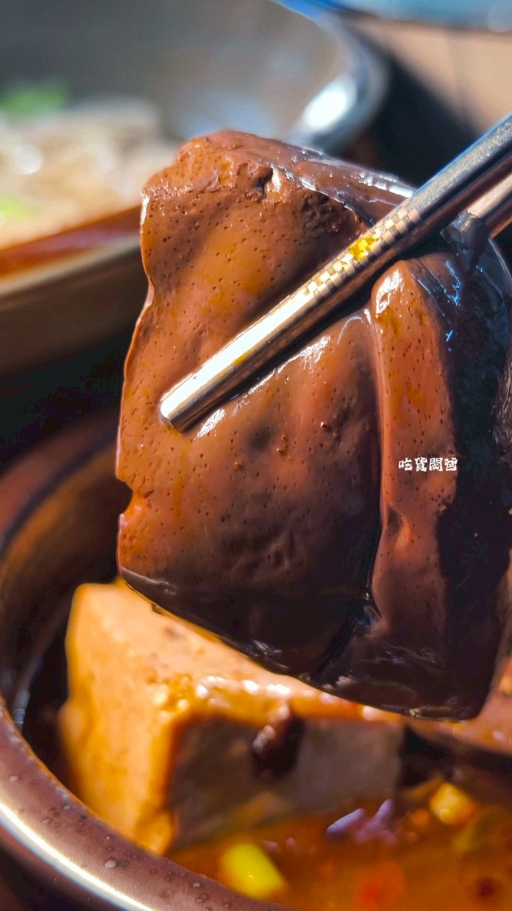 御麵館東港店|夠嗆!隱藏版小食堂,四川麻辣肥腸炸醬麵、酸辣乾粉夠勁必吃! - 第35張圖 御麵館東港店|夠嗆!隱藏版小食堂,四川麻辣肥腸炸醬麵、酸辣乾粉夠勁必吃!