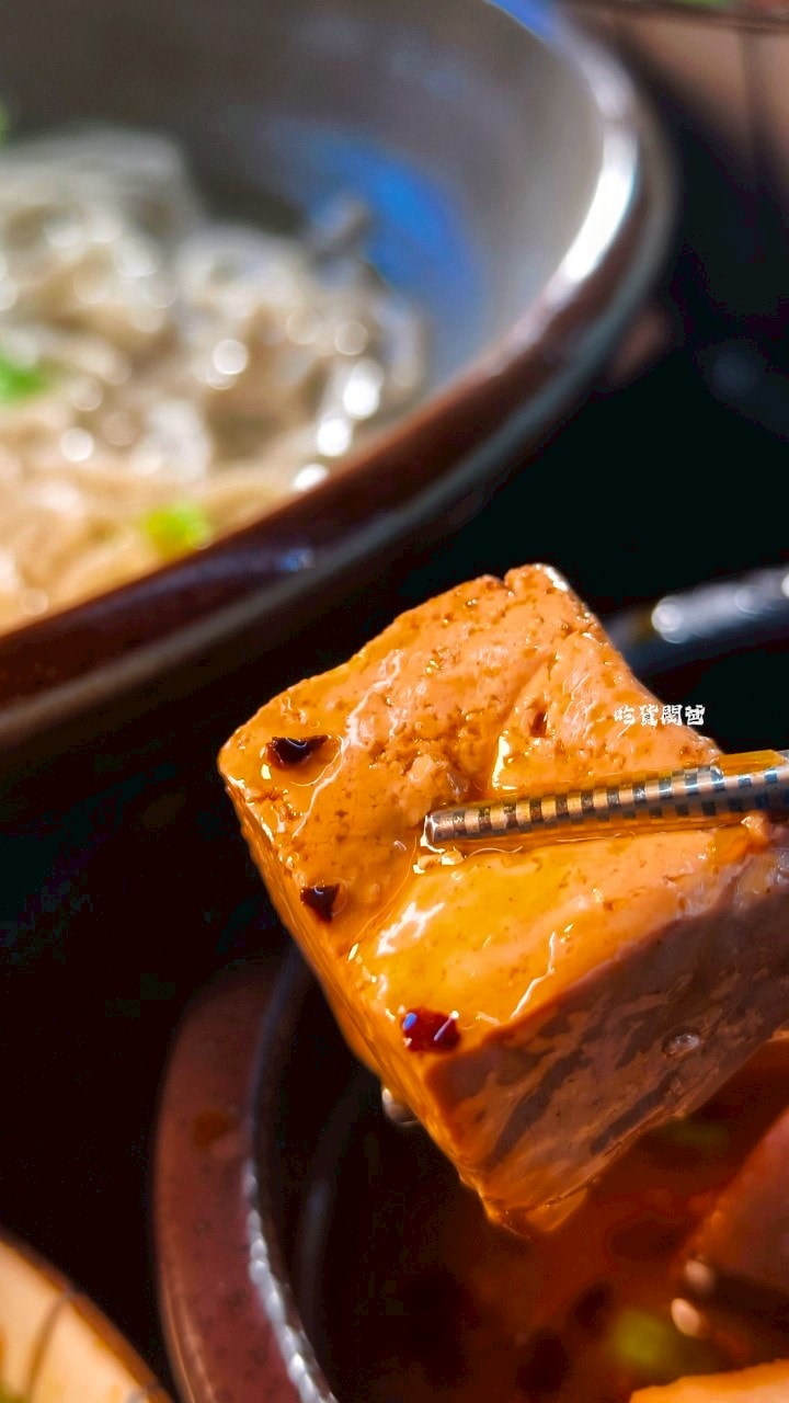 御麵館東港店|夠嗆!隱藏版小食堂,四川麻辣肥腸炸醬麵、酸辣乾粉夠勁必吃! - 第36張圖 御麵館東港店|夠嗆!隱藏版小食堂,四川麻辣肥腸炸醬麵、酸辣乾粉夠勁必吃!