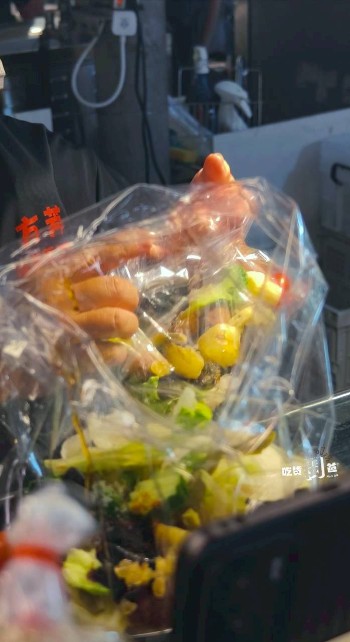 方芳麻辣手工菜二店|必吃!麻辣鴨血套餐太犯規!口感軟嫩滑Q,配角超搶戲! - 第35張圖 方芳麻辣手工菜二店|必吃!麻辣鴨血套餐太犯規!口感軟嫩滑Q,配角超搶戲!
