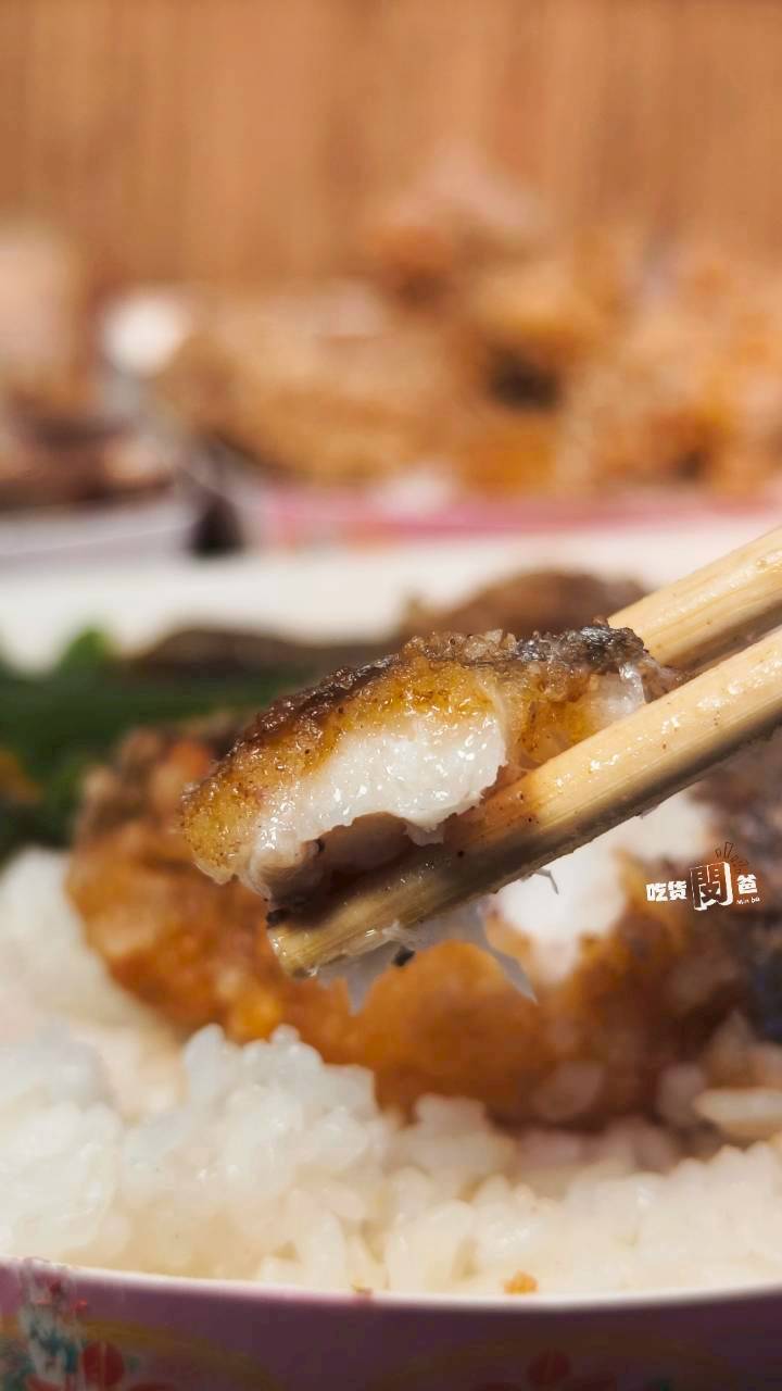 福容軒｜高雄仁武｜百元不到的便當，份量浮誇，主菜鋪好鋪滿，飽到天靈蓋 !