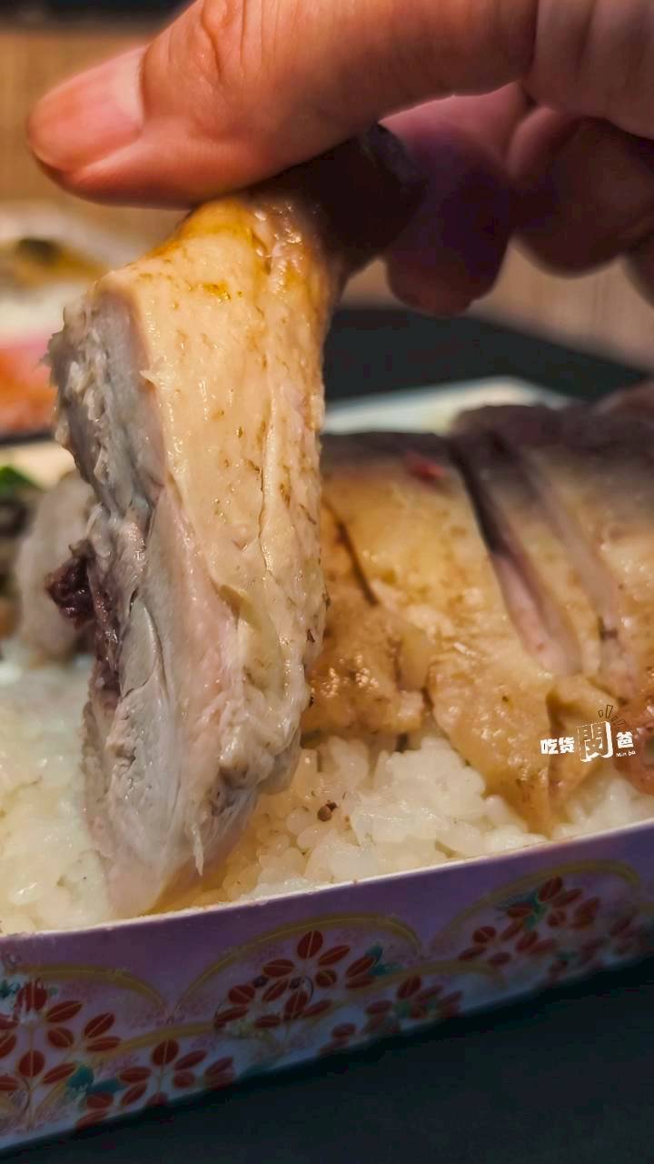 福容軒｜高雄仁武｜百元不到的便當，份量浮誇，主菜鋪好鋪滿，飽到天靈蓋 !