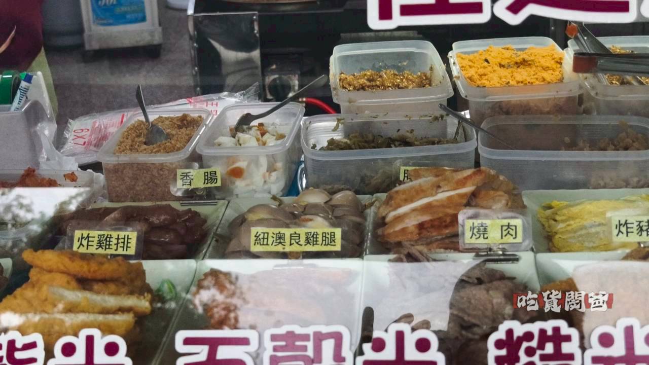 香香飯糰｜鼎中路美食｜老闆怕你餓！一顆抵兩餐，配菜近60樣，浮誇系飯糰！
