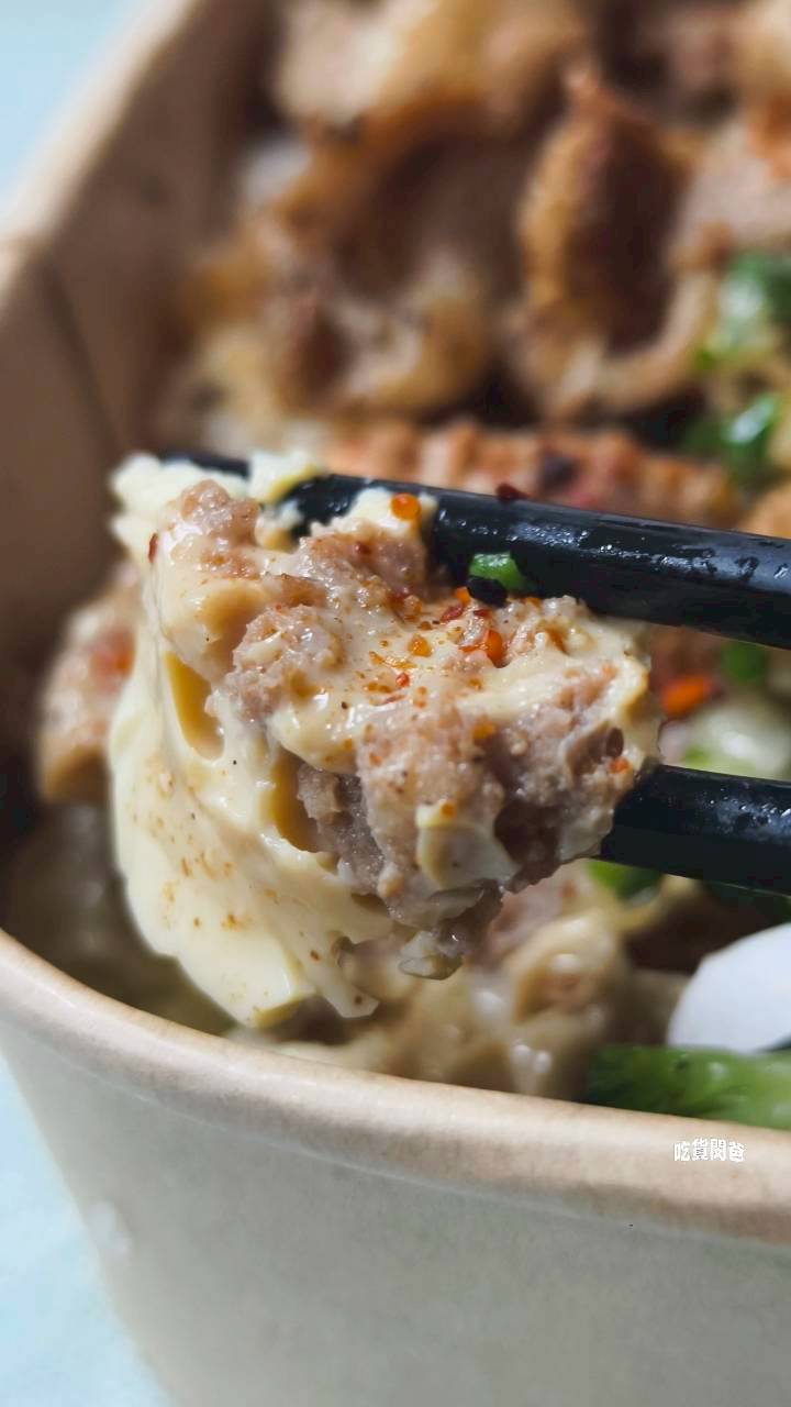 旺芳烤肉飯｜高雄文藻美食｜百元不到！超頂雙火炙燒烤肉飯，還不吃爆！