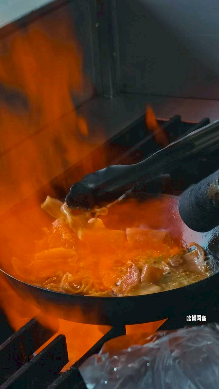 旺芳烤肉飯｜高雄文藻美食｜百元不到！超頂雙火炙燒烤肉飯，還不吃爆！