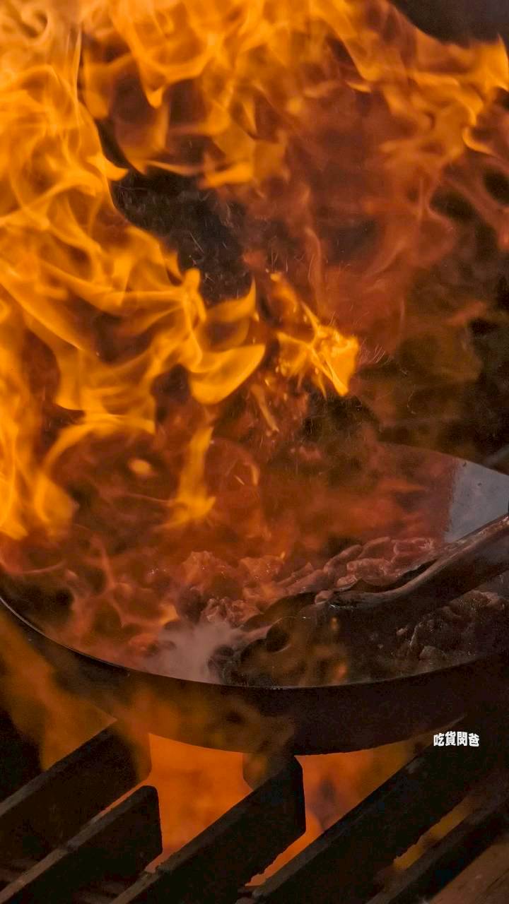旺芳烤肉飯｜高雄文藻美食｜百元不到！超頂雙火炙燒烤肉飯，還不吃爆！
