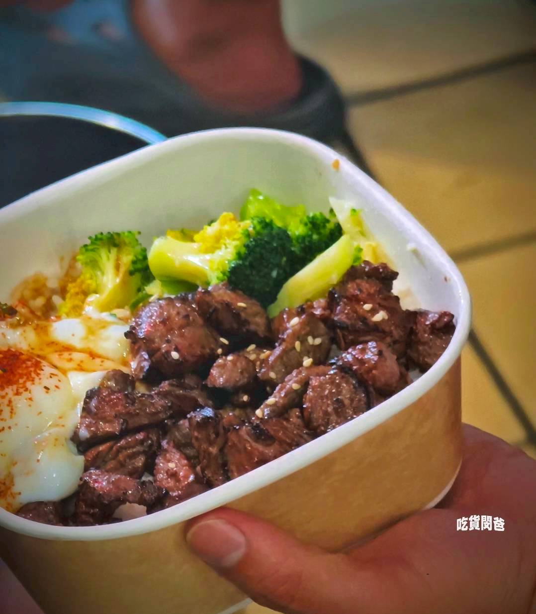 旺芳烤肉飯｜高雄文藻美食｜百元不到！超頂雙火炙燒烤肉飯，還不吃爆！