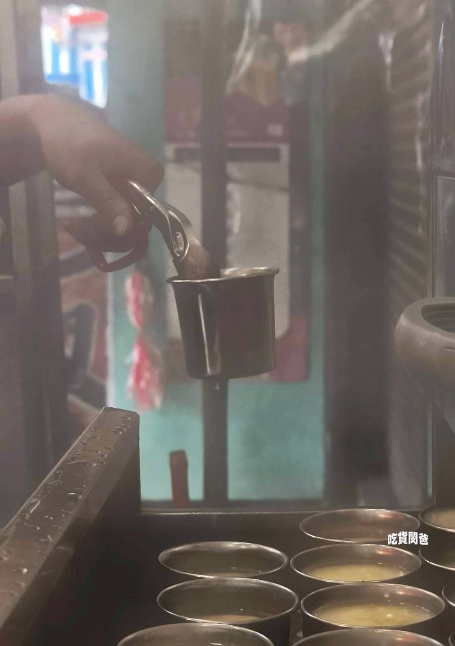 旺芳烤肉飯｜高雄文藻美食｜百元不到！超頂雙火炙燒烤肉飯，還不吃爆！