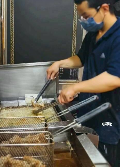 鈦吉花雕雞｜高雄夜市必吃，鳳山海洋、林園夜市必吃手拿炸雞桶、肉串 !