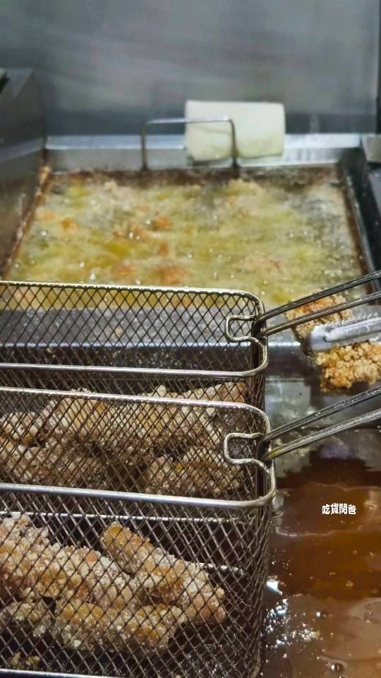 鈦吉花雕雞｜高雄夜市必吃，鳳山海洋、林園夜市必吃手拿炸雞桶、肉串 !