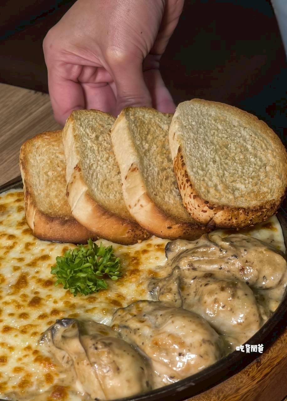鬥牛士牛排食堂五福店，肉控必吃！自助吧暢用！牛肉狂、鴨胸酥嫩、豬腳脆香！
