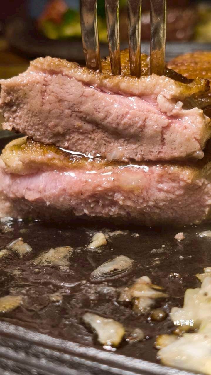 鬥牛士牛排食堂五福店，肉控必吃！自助吧暢用！牛肉狂、鴨胸酥嫩、豬腳脆香！