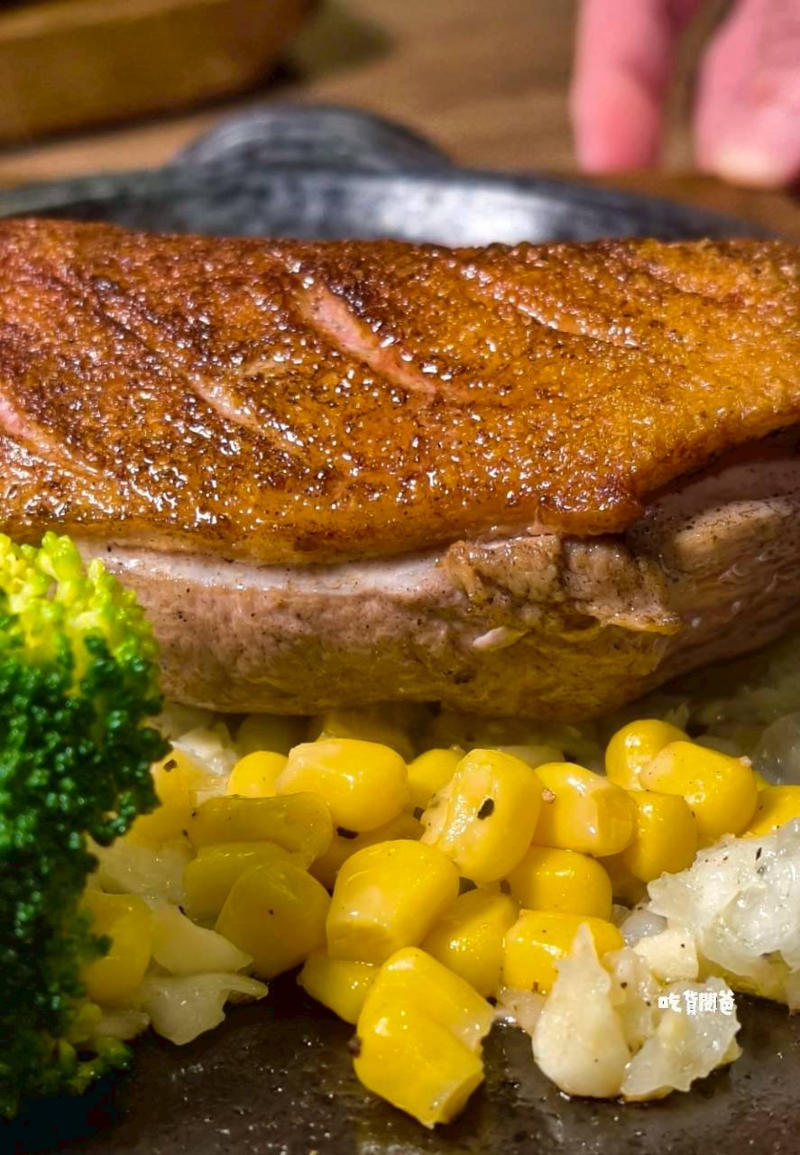 鬥牛士牛排食堂五福店，肉控必吃！自助吧暢用！牛肉狂、鴨胸酥嫩、豬腳脆香！