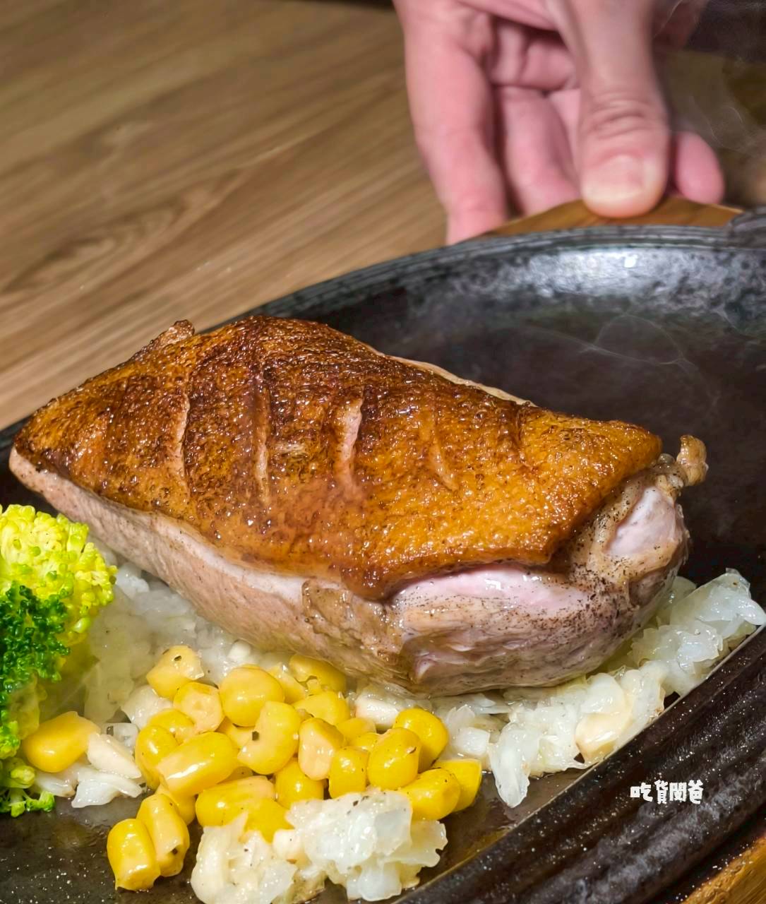 鬥牛士牛排食堂五福店，肉控必吃！自助吧暢用！牛肉狂、鴨胸酥嫩、豬腳脆香！