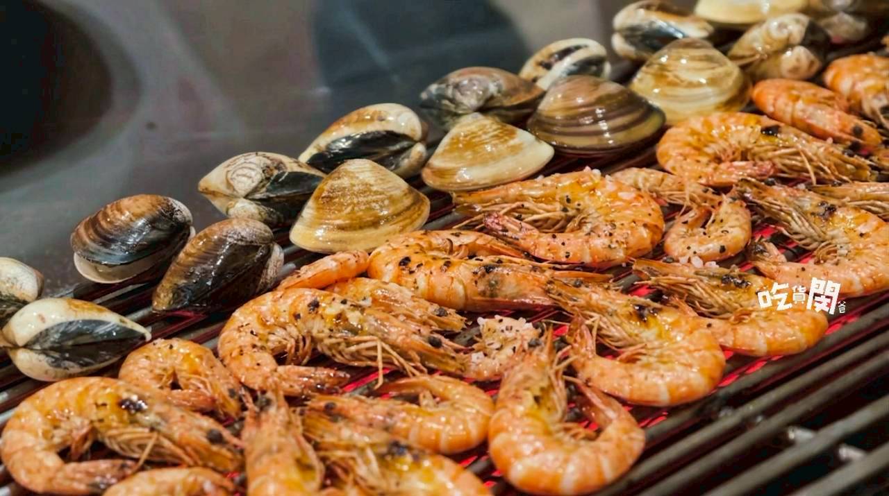 南海澎湖燒烤｜高雄前鎮｜最強消夜場！澎湖直送魚蝦蟹、生蠔通通無限吃到飽！