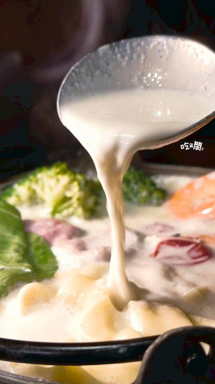 多一點咖啡文化館｜高雄苓雅｜被早午餐耽誤的超狂鍋物，牛奶、壽喜燒必吃！