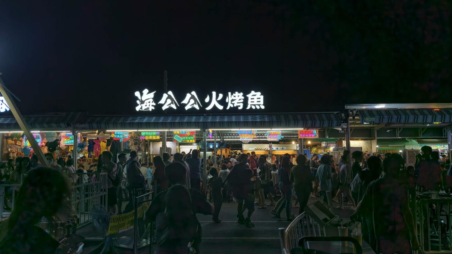 青年夜市低調存在口味高調的超人氣彤祖藥燉排骨、豬腳、腰只、豬心，吃過沒?