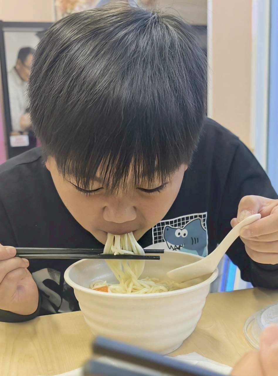 夢想麵館｜儒哥開箱的麵必須來吃一下，對得起價格的99元紅燒牛肉麵，吃過沒？