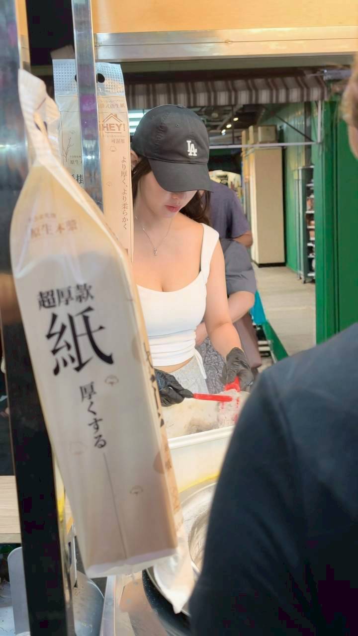 青年夜市手打蝦滑|視覺系兼具美味度的兩極評價超人氣夜市小吃,吃過嗎? - 第14張圖 青年夜市手打蝦滑|視覺系兼具美味度的兩極評價超人氣夜市小吃,吃過嗎?